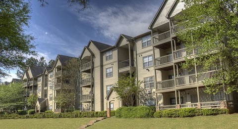 Luxury Apartments in Lithia Springs| Wesley Hampstead Apartments | Gorgeous Landscaping